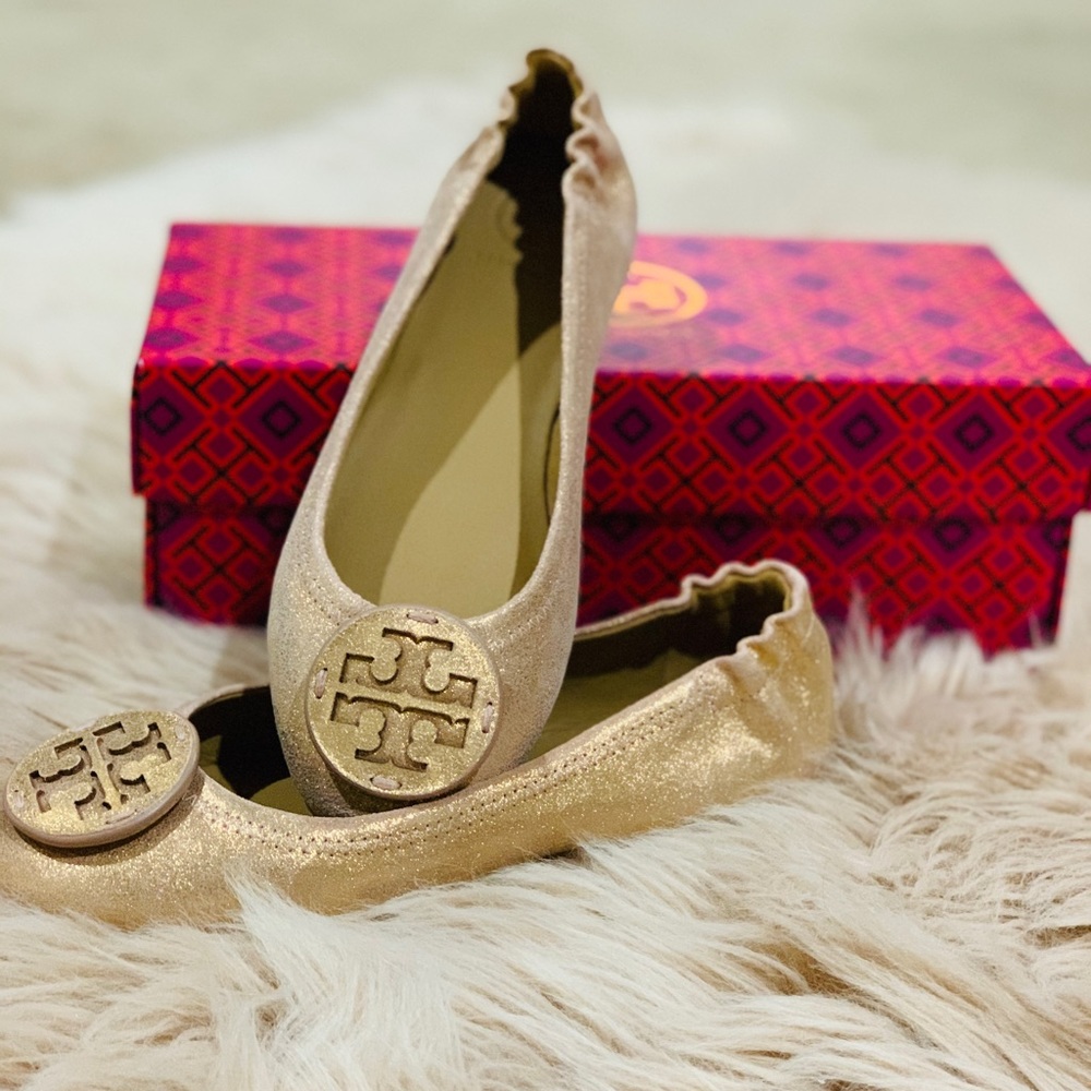 NWT Minnie Travel Ballet Flats SZ 5 • Metallic